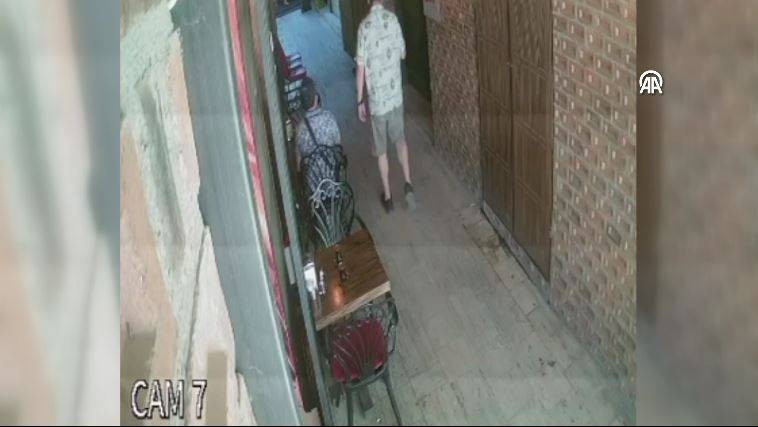 Pamukkale Kafeler Sokağı'nda sevmek istediği sokak köpeği ısırdı - Resim: 15